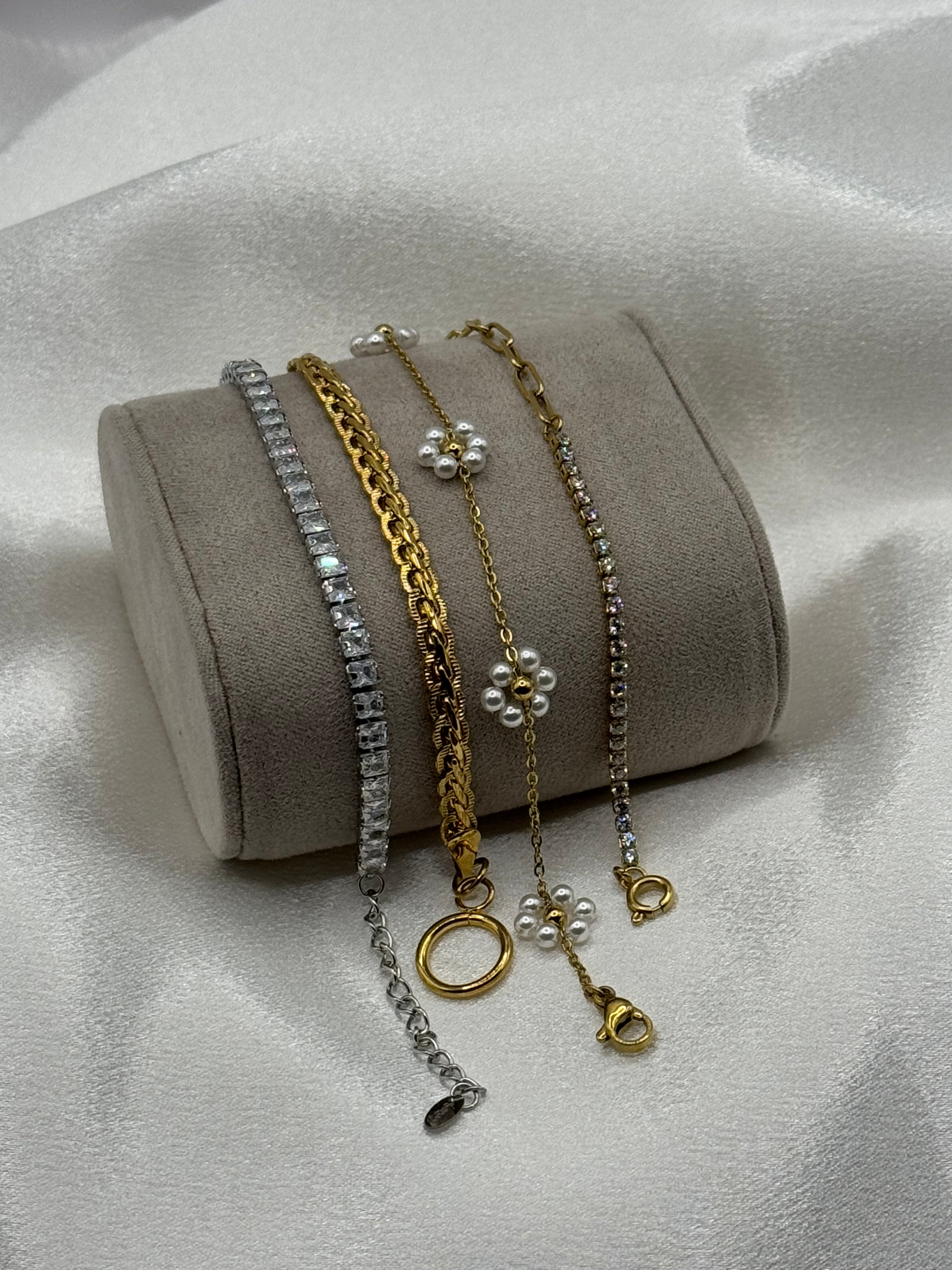 Aneqa Collection