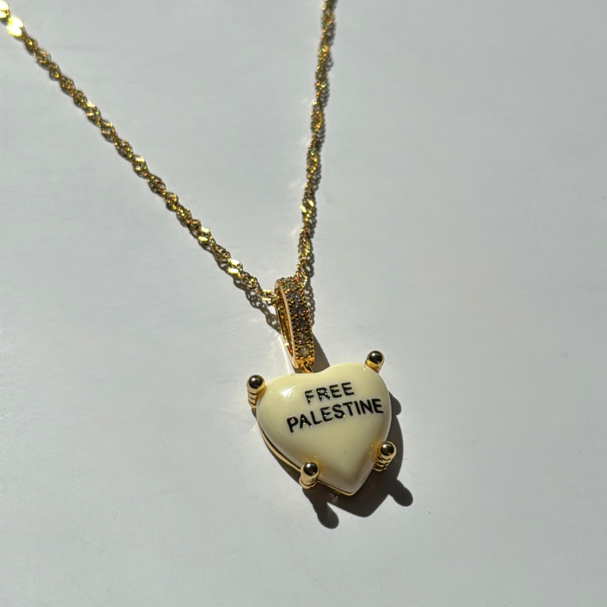 Butter Yellow Charm „Free Palestine“ with necklace