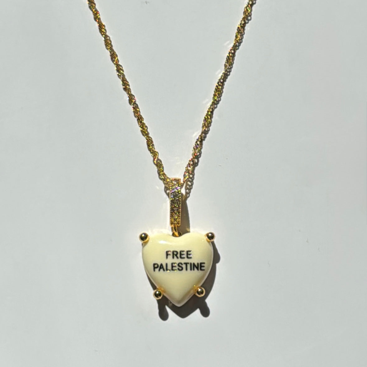 Butter Yellow Charm „Free Palestine“ with necklace