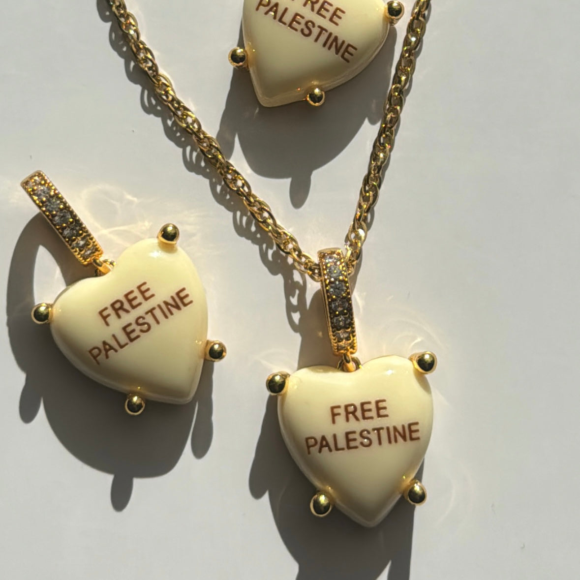 Soleil Charm „Free Palestine“ with necklace