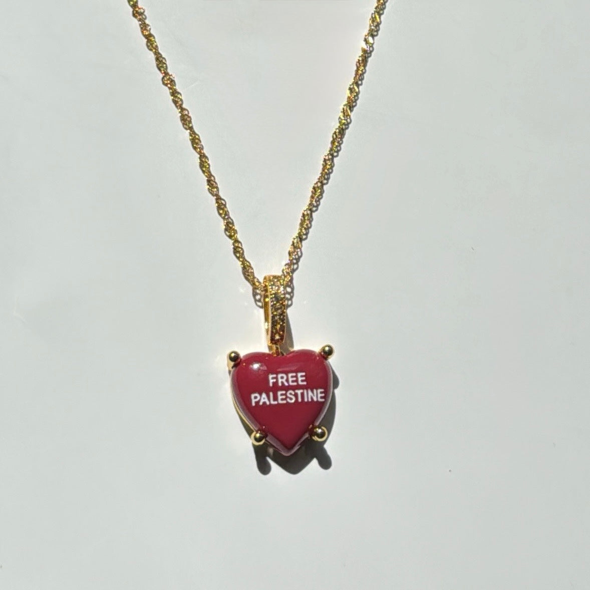 Red Velvet Charm „Free Palestine“ with necklace